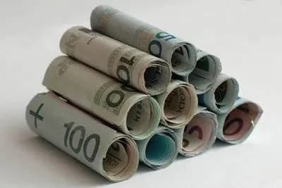 Pożyczki i długi w filmach: od komedii po dramaty